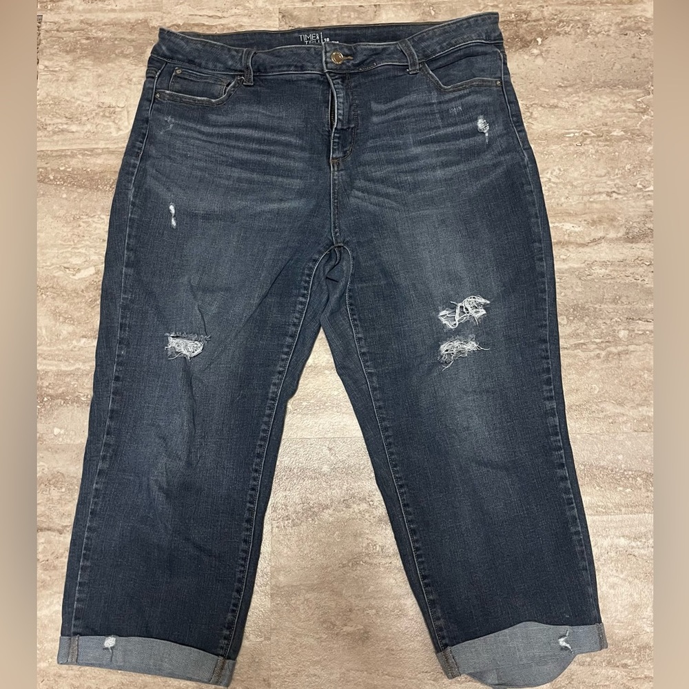 Womens Time and Tru mid rise capris size 18